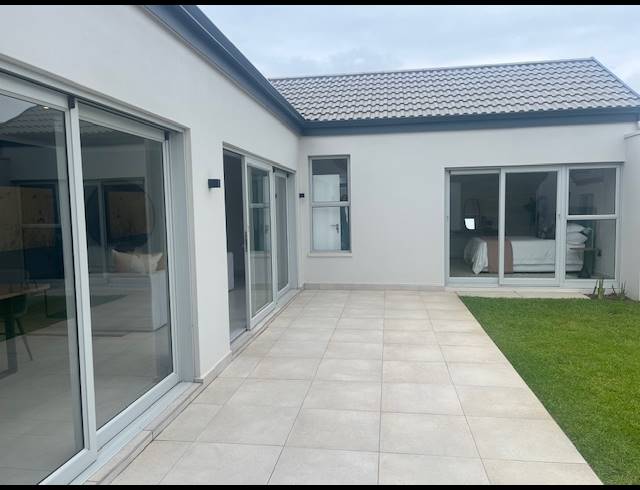 2 BEDROOM HOUSE FOR SALE IN SHEFFIELD BEACH